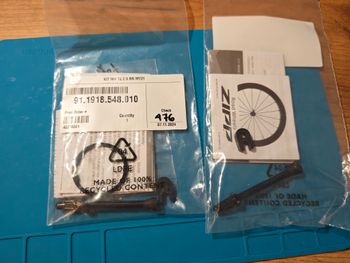 Used Zipp 303 S Carbon Tubeless Disc Brake Wheelset 2025 bike — image 3 of 12