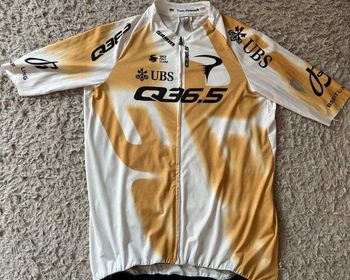 Used Q36.5 Tom Pidcock Gold Edition 2025 bike — image 2 of 4