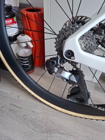 Used Shimano Ultegra R8170 Di2 12-speed Groupset 2026 bike — image 4 of 9