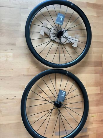 Canyon ED 42 CF Carbon Disc Laufradsatz 2026 bike d'occasion