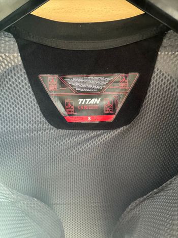 Used Fox Racing Protektorjacke Titan Sport 2024 bike — image 5 of 5