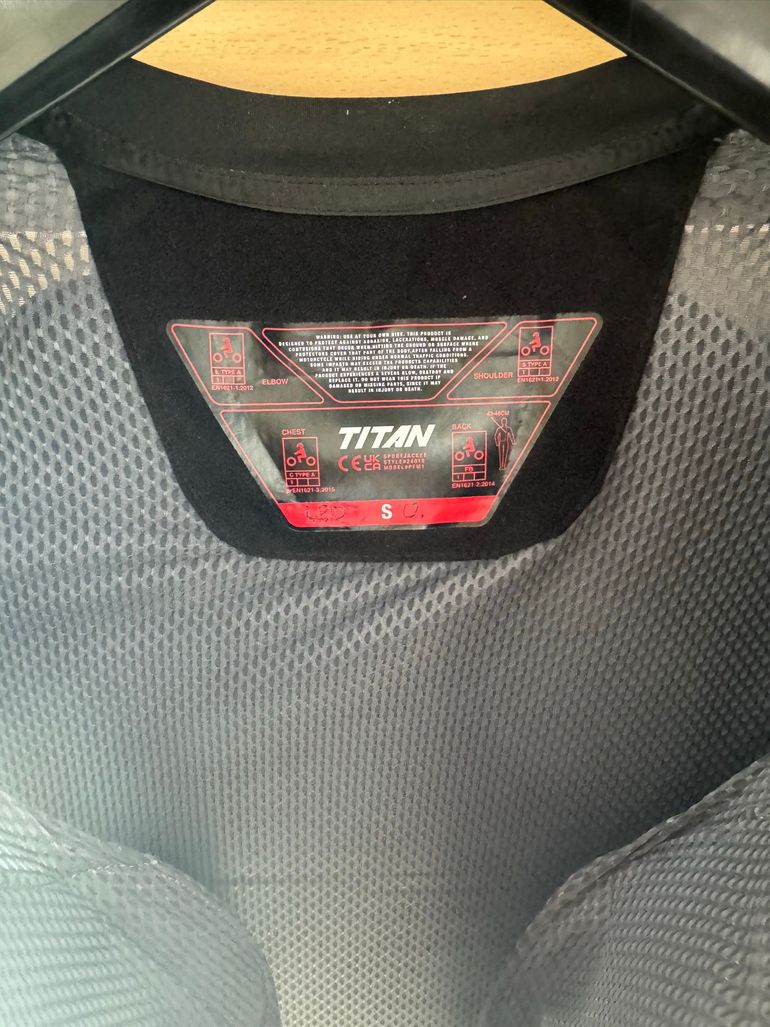 Used Fox Racing Protektorjacke Titan Sport 2024 bike — image 5 of 5