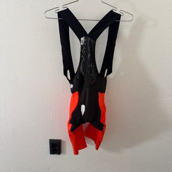 Used Q36.5 Gregarius Pro Bib Shorts Women M// NEW!! 50% OFF!! 2025 bike — image 2 of 2