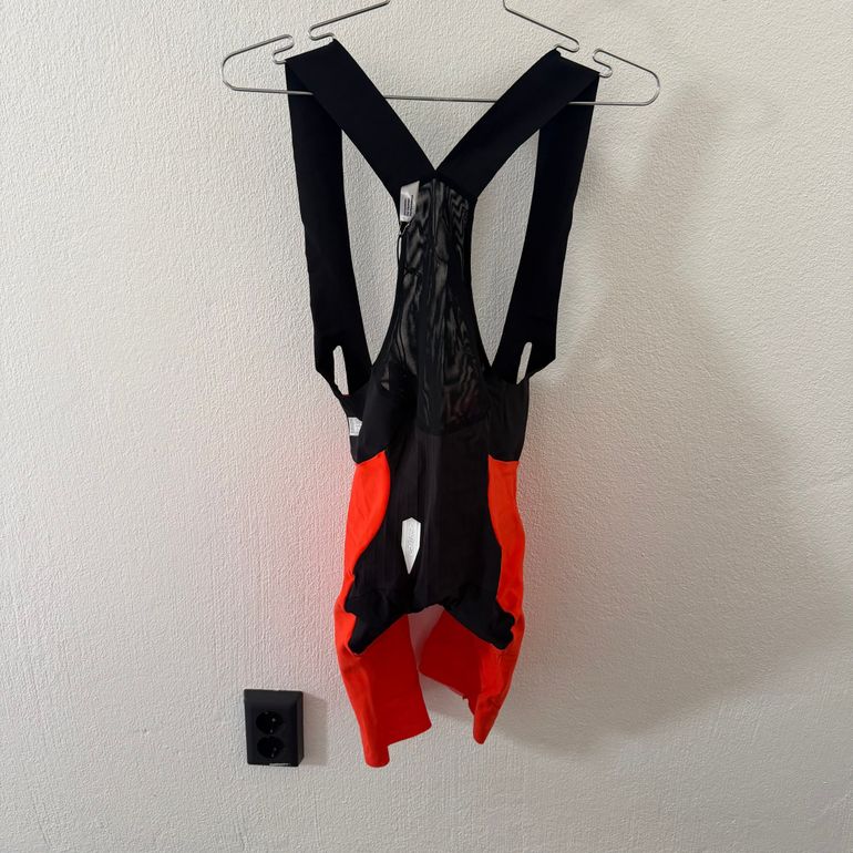 Used Q36.5 Gregarius Pro Bib Shorts Women M// NEW!! 50% OFF!! 2025 bike — image 2 of 2
