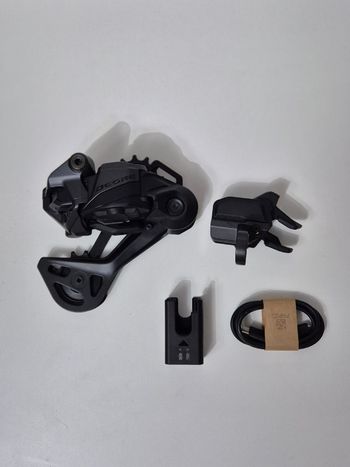 Używany Shimano Deore Di2 M6250 RD with Battery & Shifter 2026 bike
