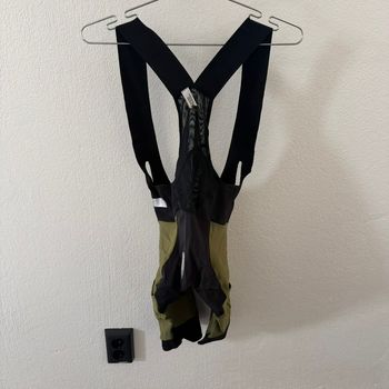Used Q36.5 Adventure Cargo Bib Shorts Women M// NEW!! 50% OFF!! 2026 bike — image 2 of 2