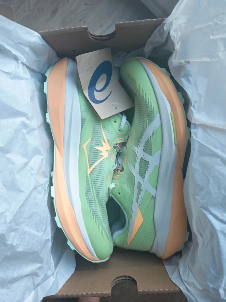 Used Asics Fuji Speed 4 bike — image 1 of 3