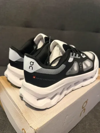 Použité On Running Cloudtilt Remix bike — obrázek 5 z 6