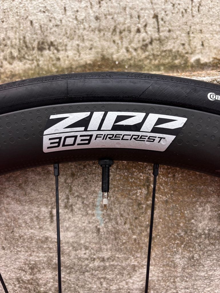 Zipp 303 Firecrest Wheels bike d'occasion — image 2 sur 4