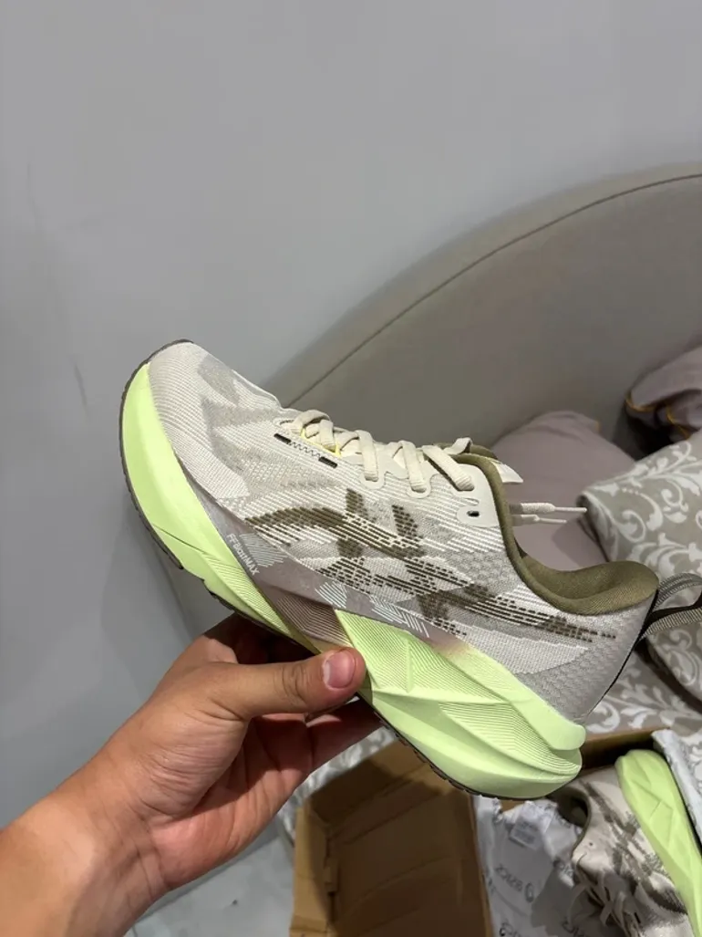 Used Asics Novablast 5 bike — image 1 of 8