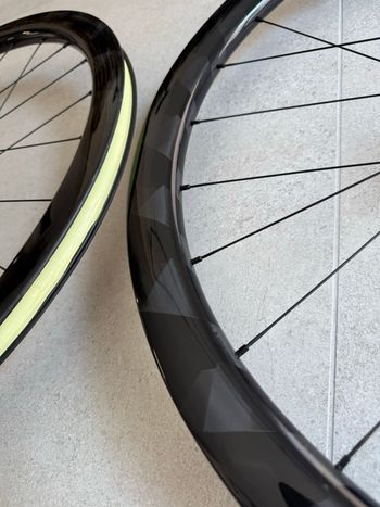 Used Miche Kleos 42 Carbon Wheelset 2025 bike — image 4 of 6