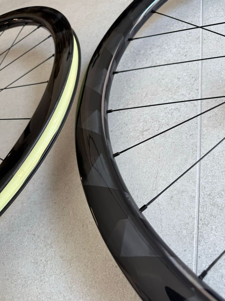 Used Miche Kleos 42 Carbon Wheelset 2025 bike — image 4 of 6