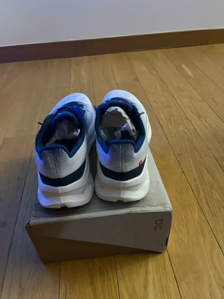 Použité On Running On Shoes Blue and White bike — obrázek 6 z 7