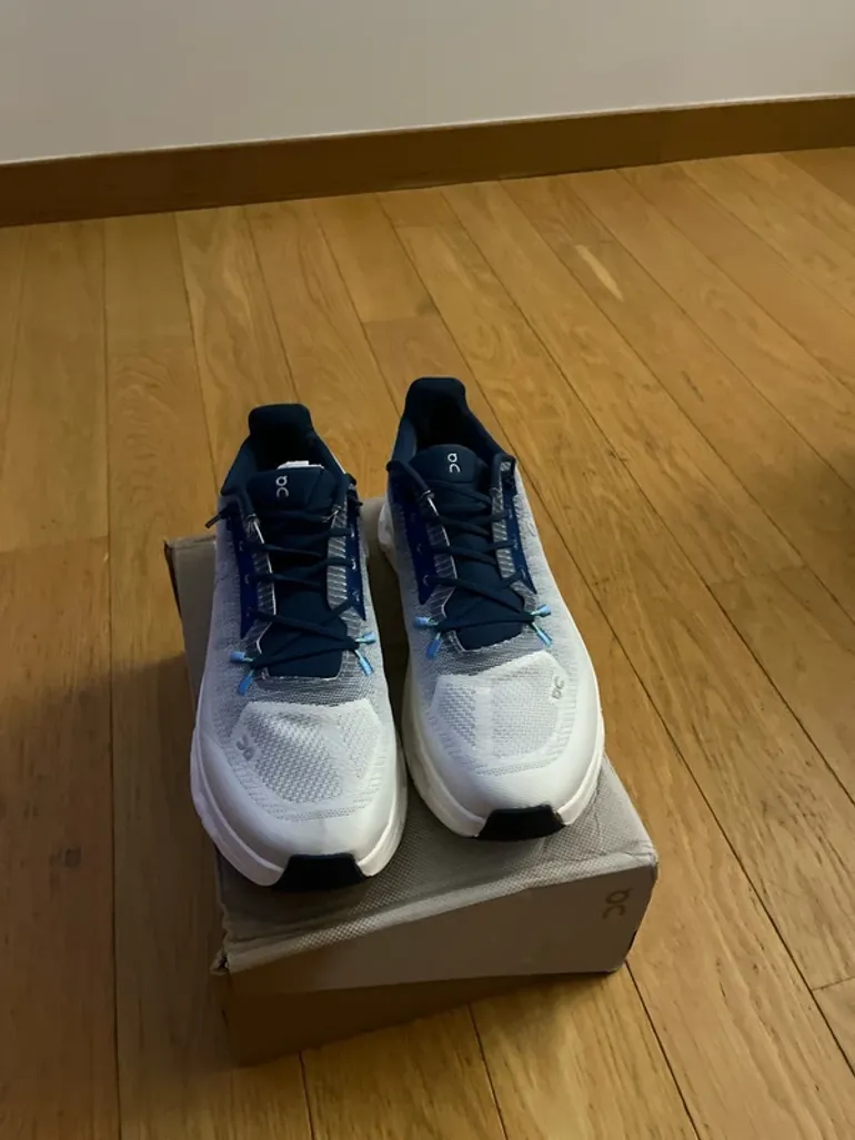 Použité On Running On Shoes Blue and White bike — obrázek 4 z 7