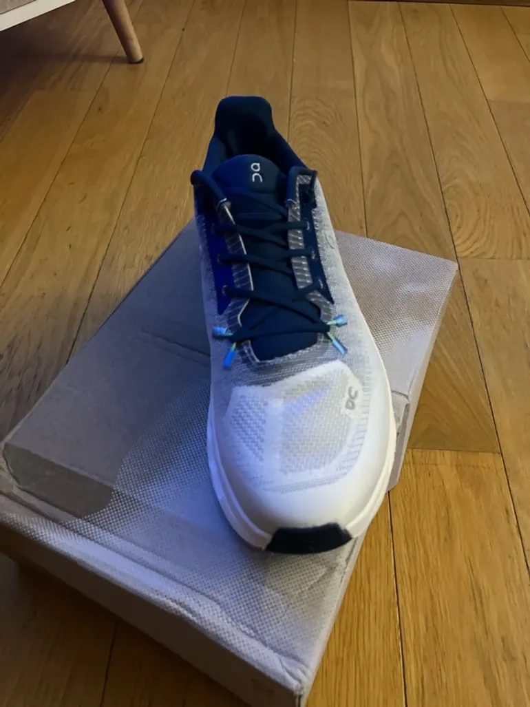 Použité On Running On Shoes Blue and White bike — obrázek 5 z 7
