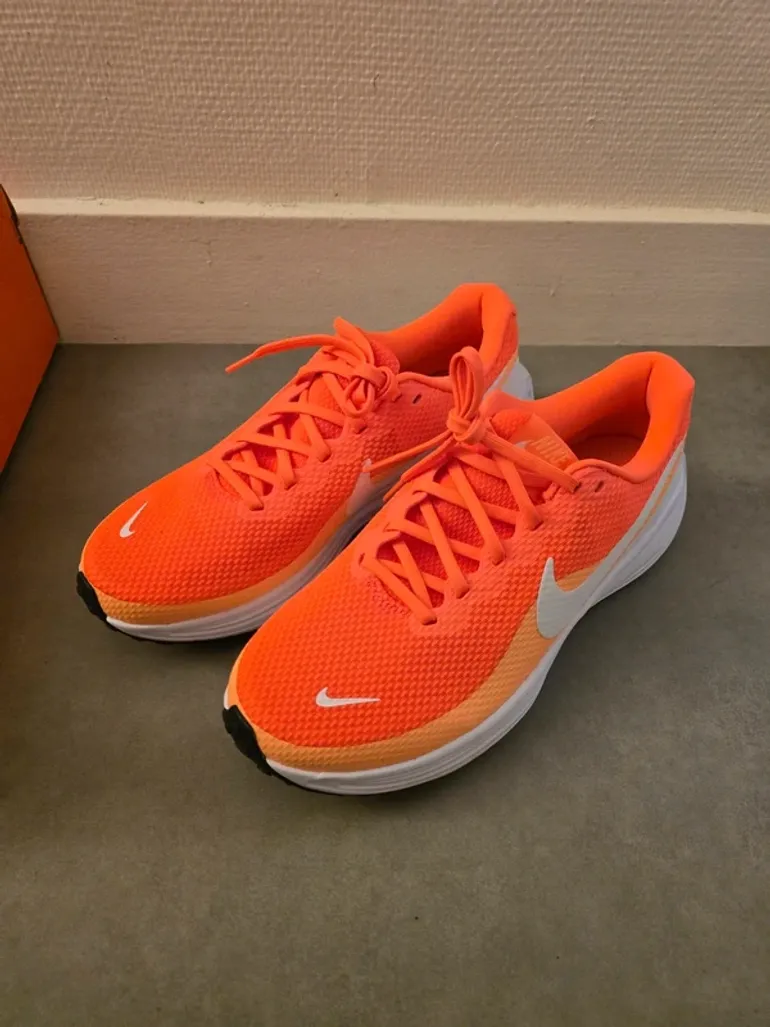 Použité Nike Running Shoes Size 42 bike — obrázek 1 z 4