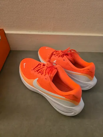 Použité Nike Running Shoes Size 42 bike — obrázek 3 z 4