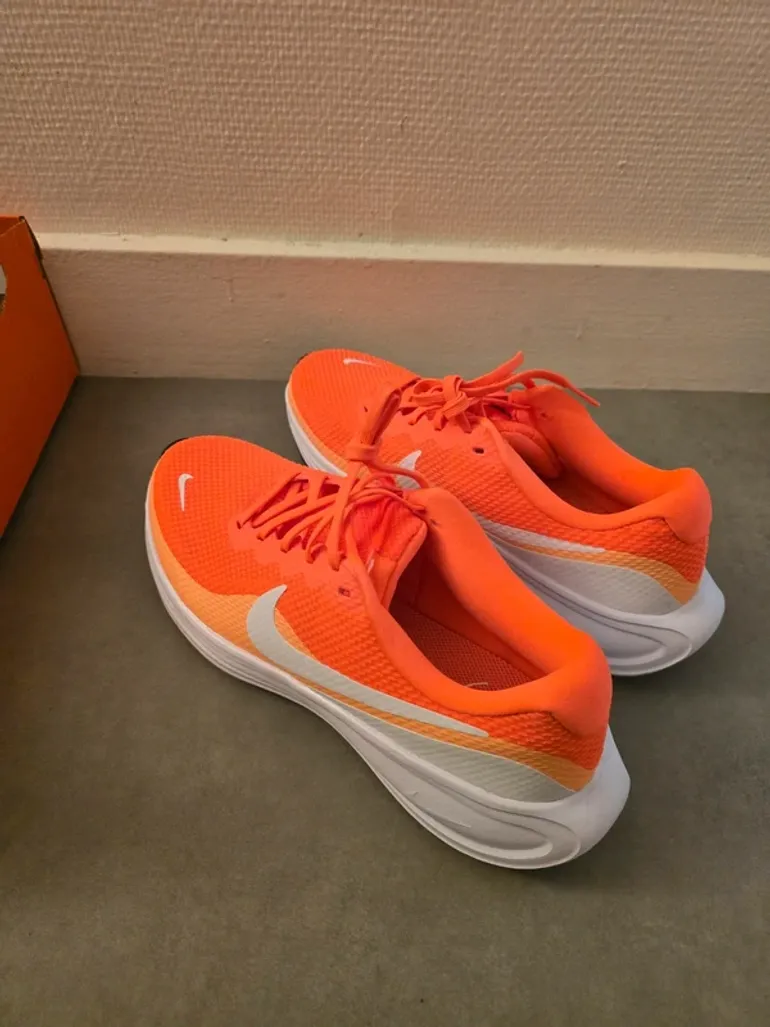 Použité Nike Running Shoes Size 42 bike — obrázek 3 z 4
