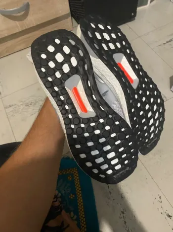 Adidas Ultraboost DNA bike usato — immagine 5 di 6