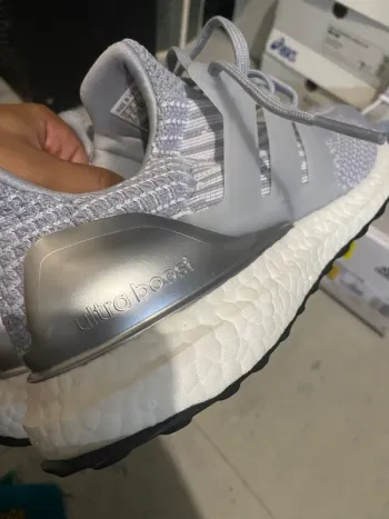 Adidas Ultraboost DNA bike usato — immagine 2 di 6