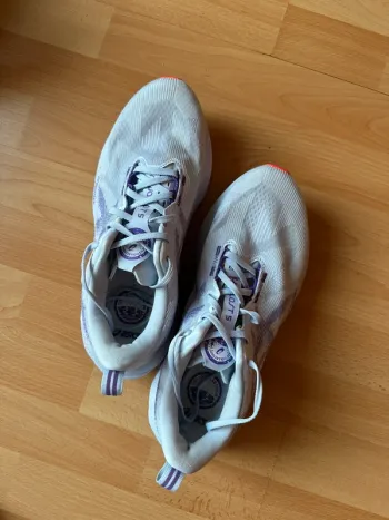 Brugt Asics Novablast 5 bike