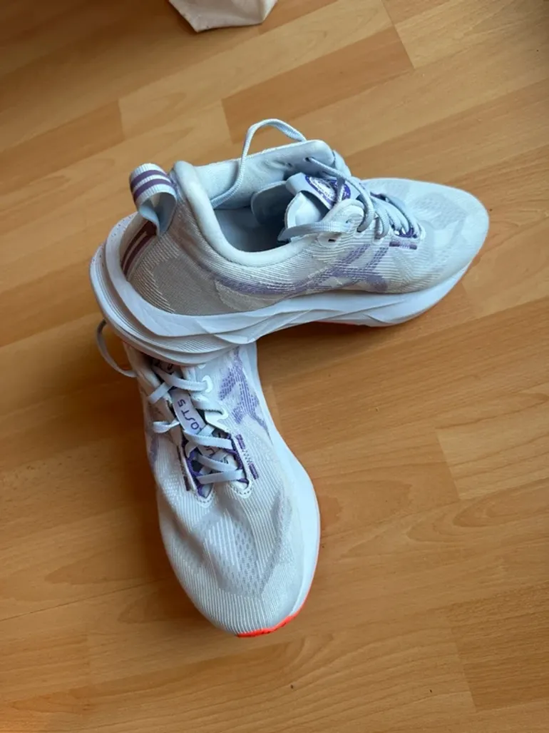 Brugt Asics Novablast 5 bike — billede 2 af 4