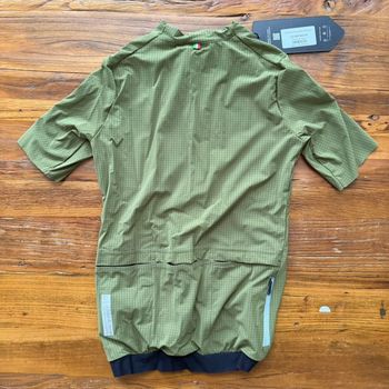 Used Q36.5 Dottore Pro Jersey Women M// NEW!! 50% OFF!! 2026 bike — image 2 of 2