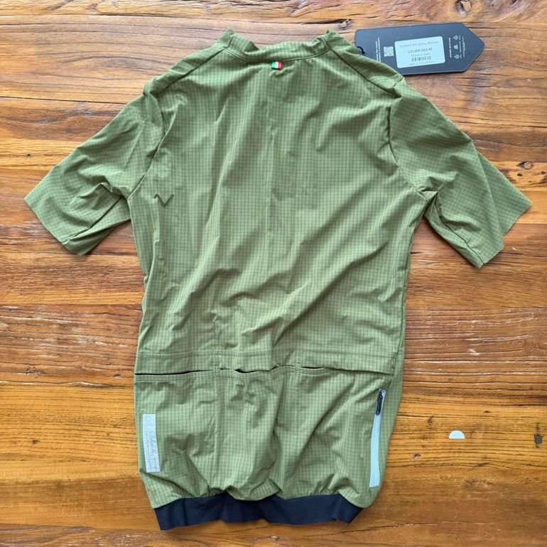 Used Q36.5 Dottore Pro Jersey Women M// NEW!! 50% OFF!! 2026 bike — image 2 of 2