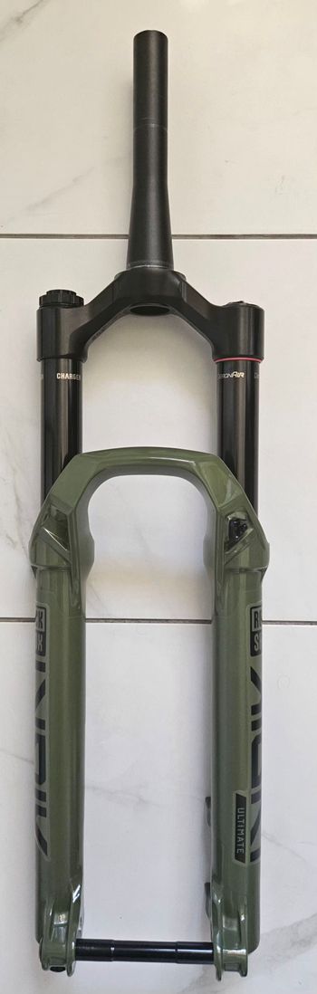 Použité RockShox Lyrik Ultimate Charger 3.1 RC2 27.5 140mm 2025 bike — obrázek 2 z 17