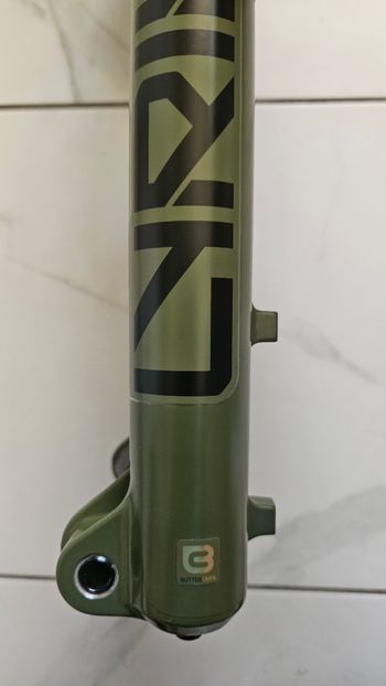 Použité RockShox Lyrik Ultimate Charger 3.1 RC2 27.5 140mm 2025 bike — obrázek 9 z 17