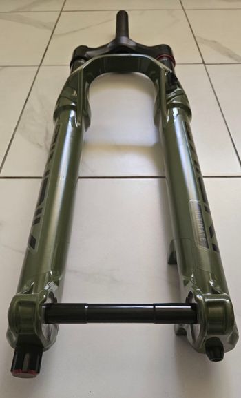 Použité RockShox Lyrik Ultimate Charger 3.1 RC2 27.5 140mm 2025 bike — obrázek 10 z 17