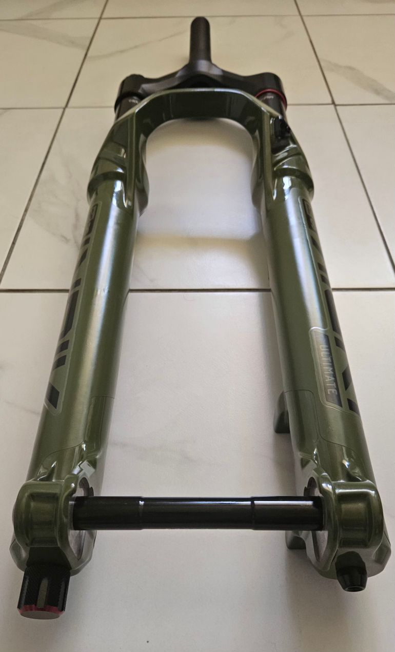 Použité RockShox Lyrik Ultimate Charger 3.1 RC2 27.5 140mm 2025 bike — obrázek 10 z 17