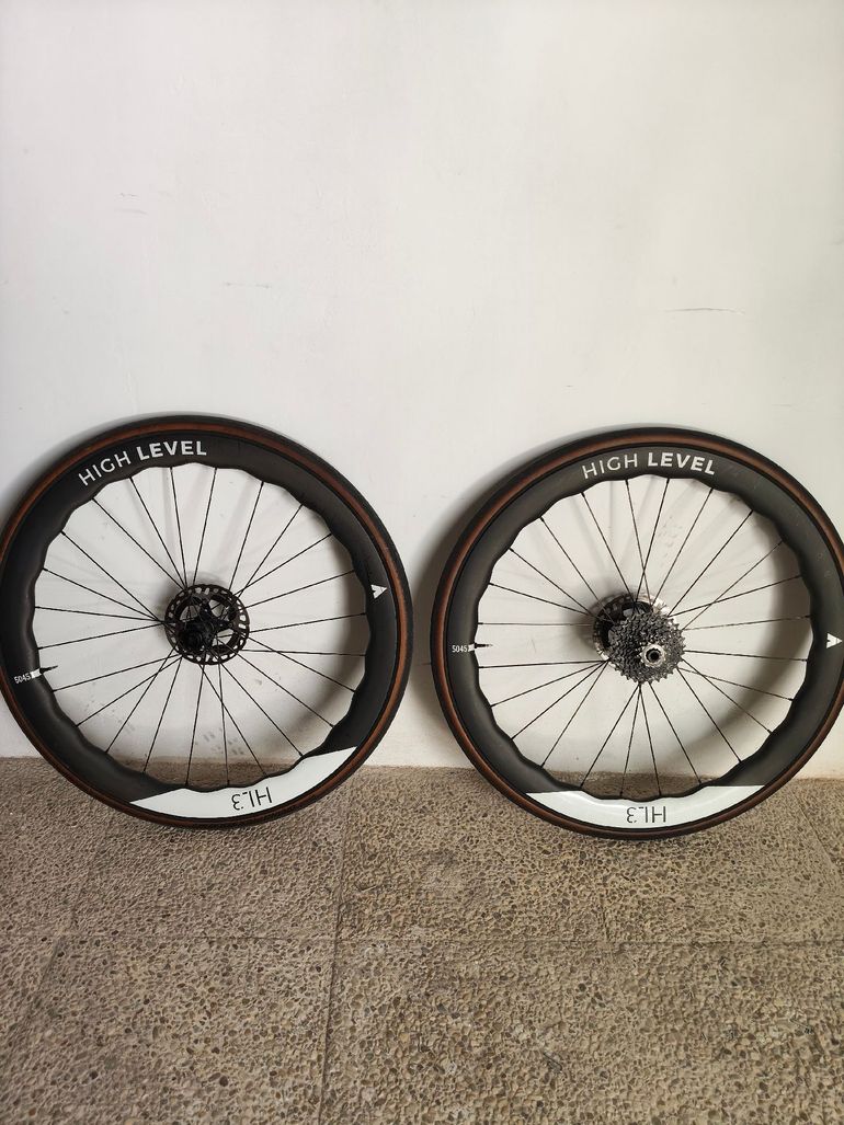 Used high level HL3 2025 bike — image 1 of 3