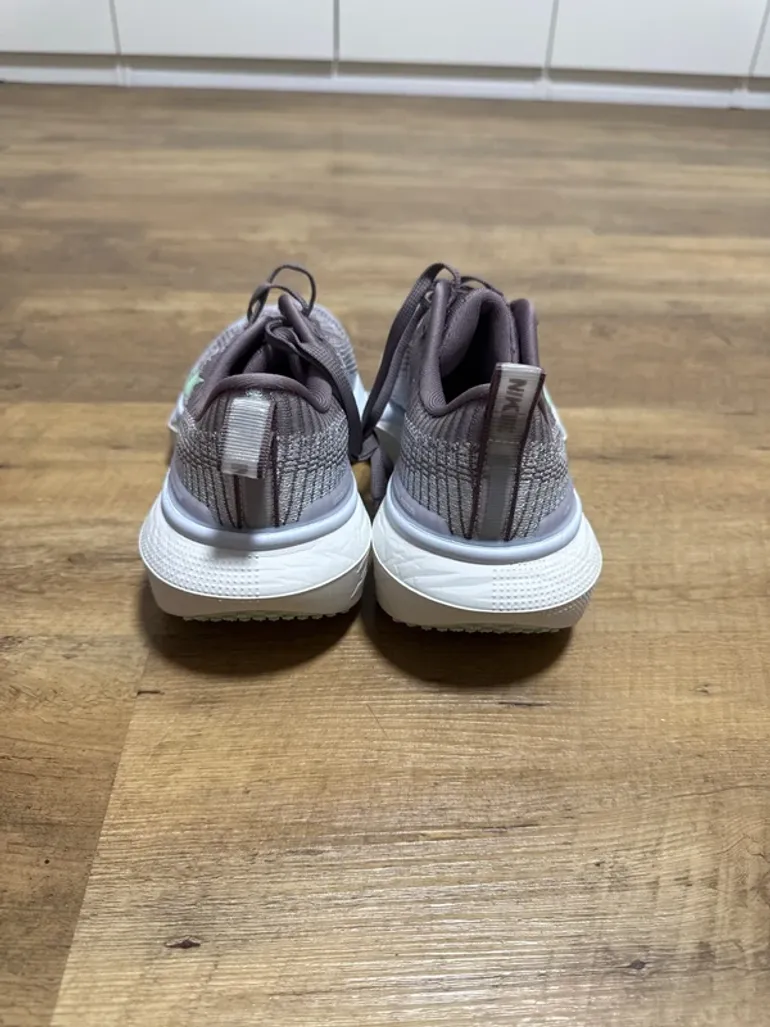Použité Nike ZoomX Invincible Run 4 bike — obrázek 4 z 8