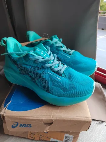 Used Asics Novablast 5 bike