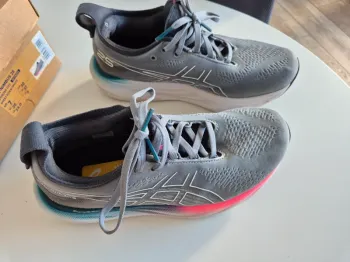 Used Asics Gel Nimbus 25 bike — image 6 of 9