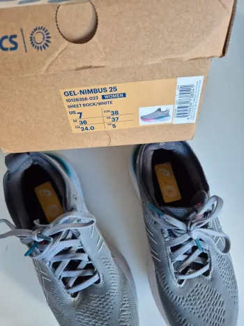 Used Asics Gel Nimbus 25 bike — image 7 of 9