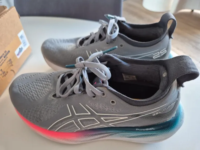 Used Asics Gel Nimbus 25 bike — image 3 of 9