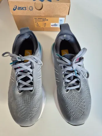 Used Asics Gel Nimbus 25 bike — image 8 of 9