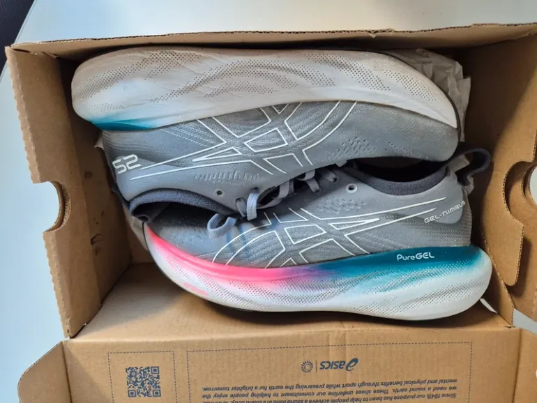 Used Asics Gel Nimbus 25 bike — image 2 of 9