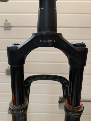 Used Rock Shox SID bike — image 9 of 16