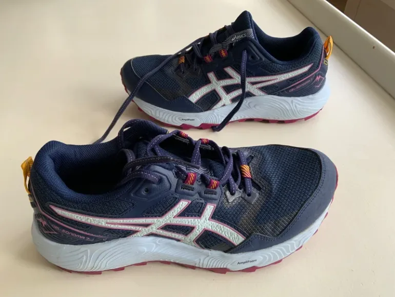 Used Asics Gel-Sonoma 7 bike — image 1 of 9