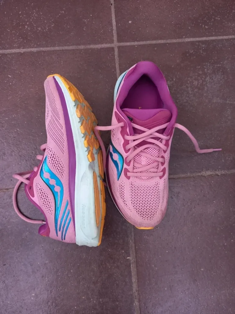 Tweedehands Saucony Scarpe donna bike — afbeelding 3 van 5
