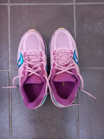 Tweedehands Saucony Scarpe donna bike
