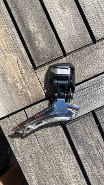 Brugt Shimano Ultegra Di2 FD-R8050 11v Drivetrain & Pedals