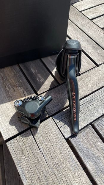 Used Shimano Ultegra Di2 ST-R8070 11-speed bike