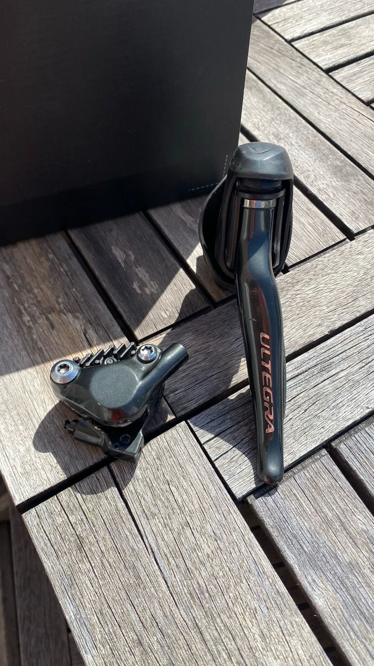 Used Shimano Ultegra Di2 ST-R8070 11-speed bike — image 1 of 2