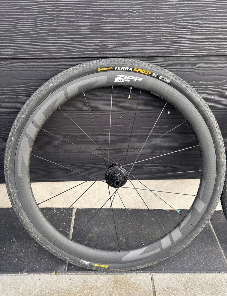 Zipp 303 SW Carbon Disc Brake Wheelset bike d'occasion — image 2 sur 6