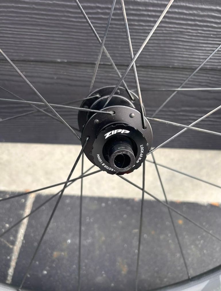 Zipp 303 SW Carbon Disc Brake Wheelset bike d'occasion — image 5 sur 6