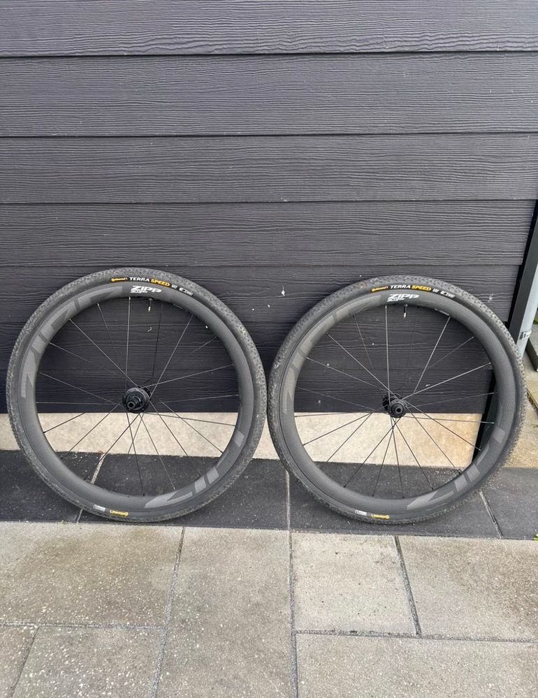 Zipp 303 SW Carbon Disc Brake Wheelset bike d'occasion — image 1 sur 6